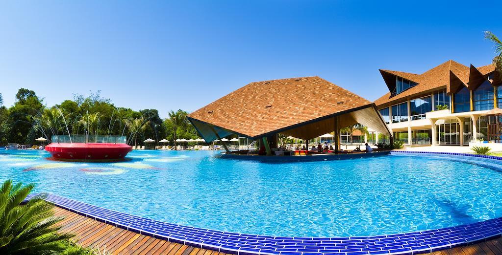 Recanto Cataratas - Thermas, Resort E Convention Foz do Iguaçu Exterior foto The swimming pool at the resort